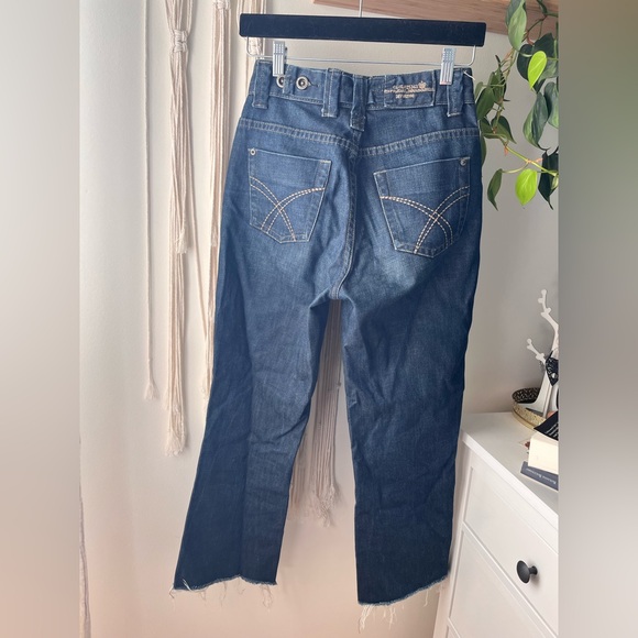 The prettiest crop denim - Picture 3 of 6